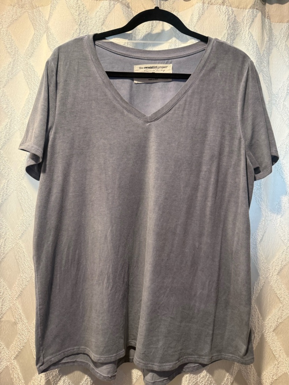 Everyday V-Neck Tee by the wonderful project - Gray